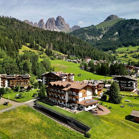Alpenhotel Panorama Campitello di Fassa Kültér fotó