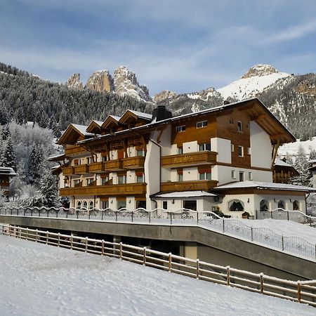 Alpenhotel Panorama Campitello di Fassa Kültér fotó