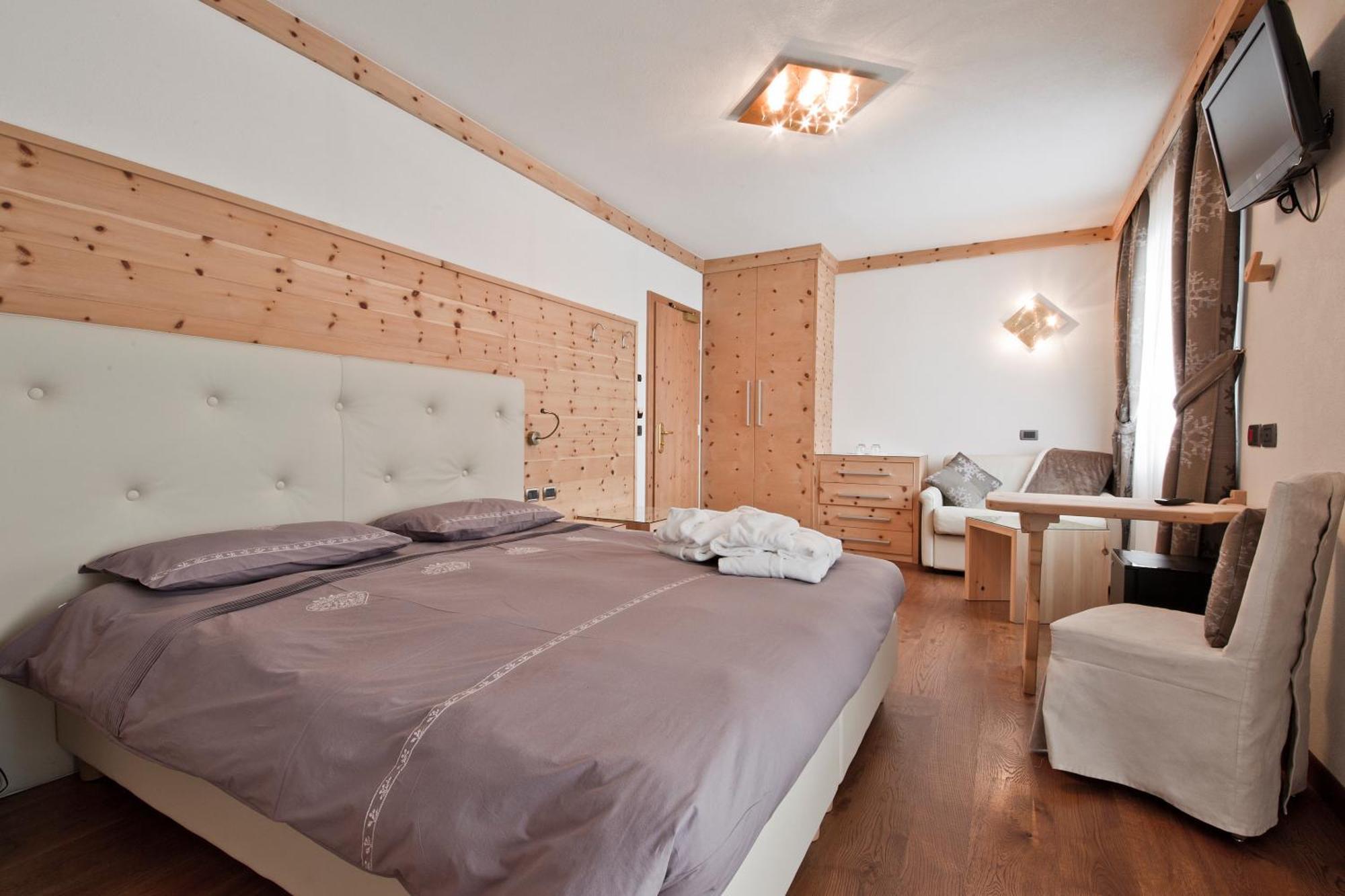 Alpenhotel Panorama Campitello di Fassa Kültér fotó