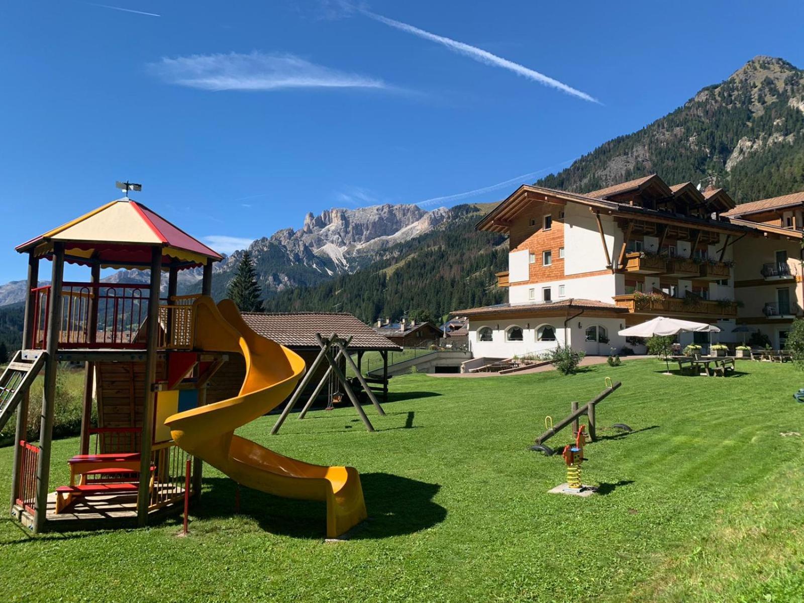 Alpenhotel Panorama Campitello di Fassa Kültér fotó