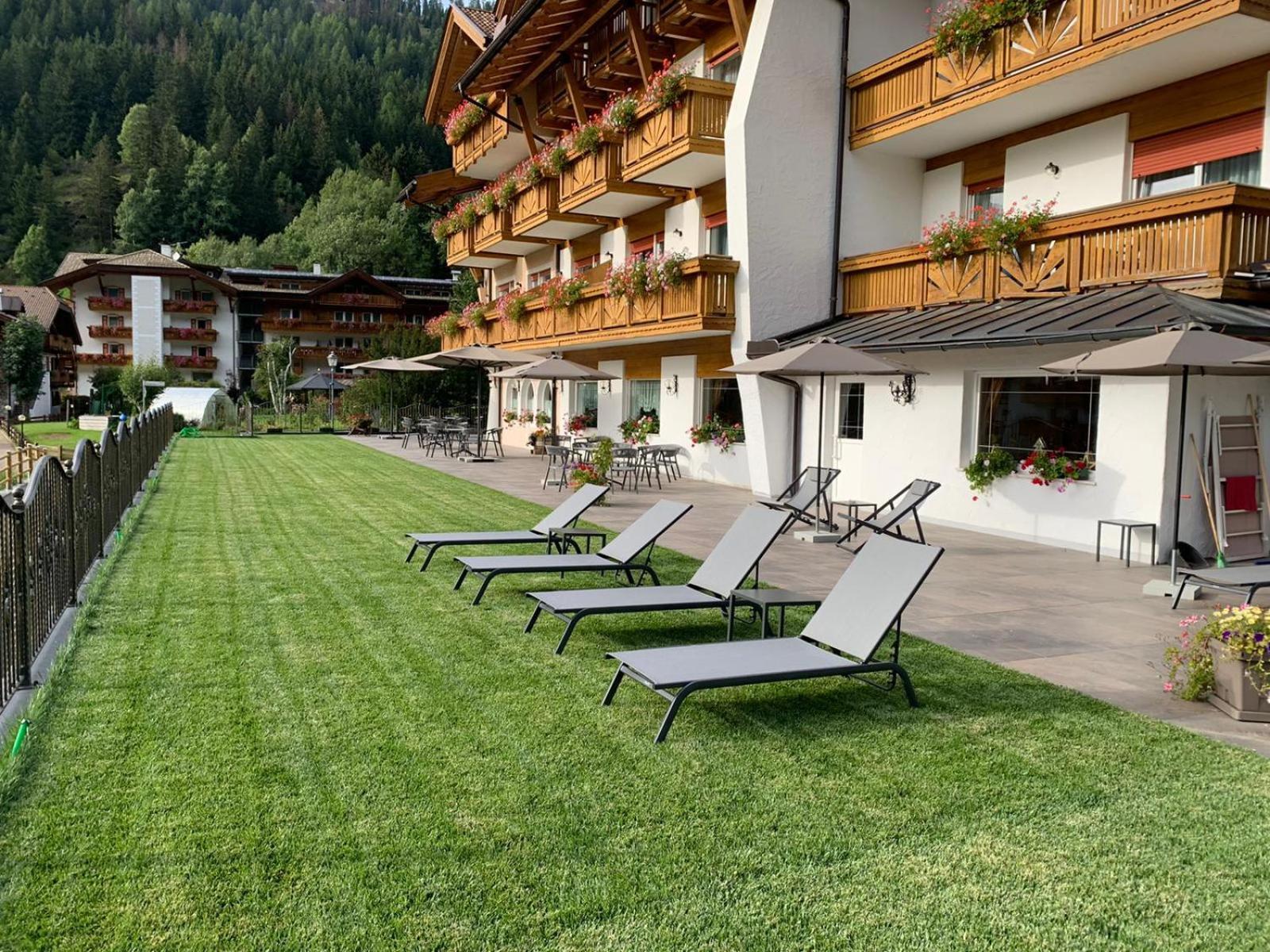 Alpenhotel Panorama Campitello di Fassa Kültér fotó
