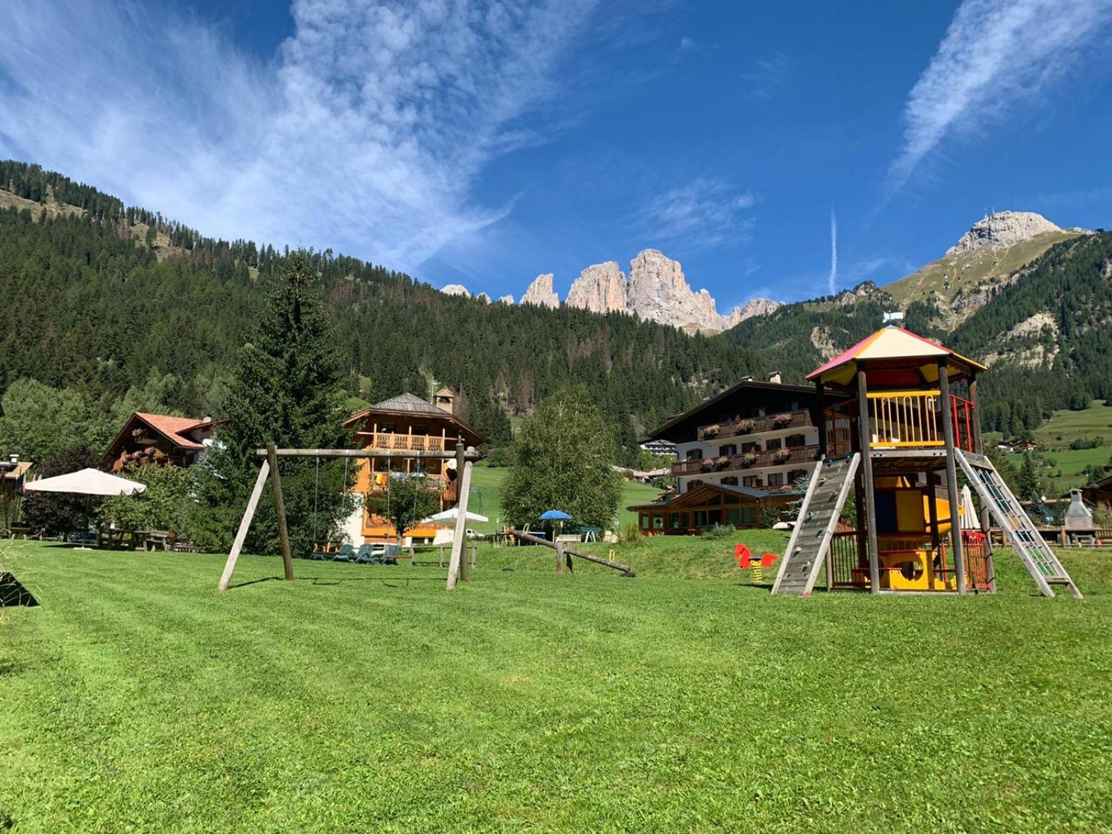 Alpenhotel Panorama Campitello di Fassa Kültér fotó