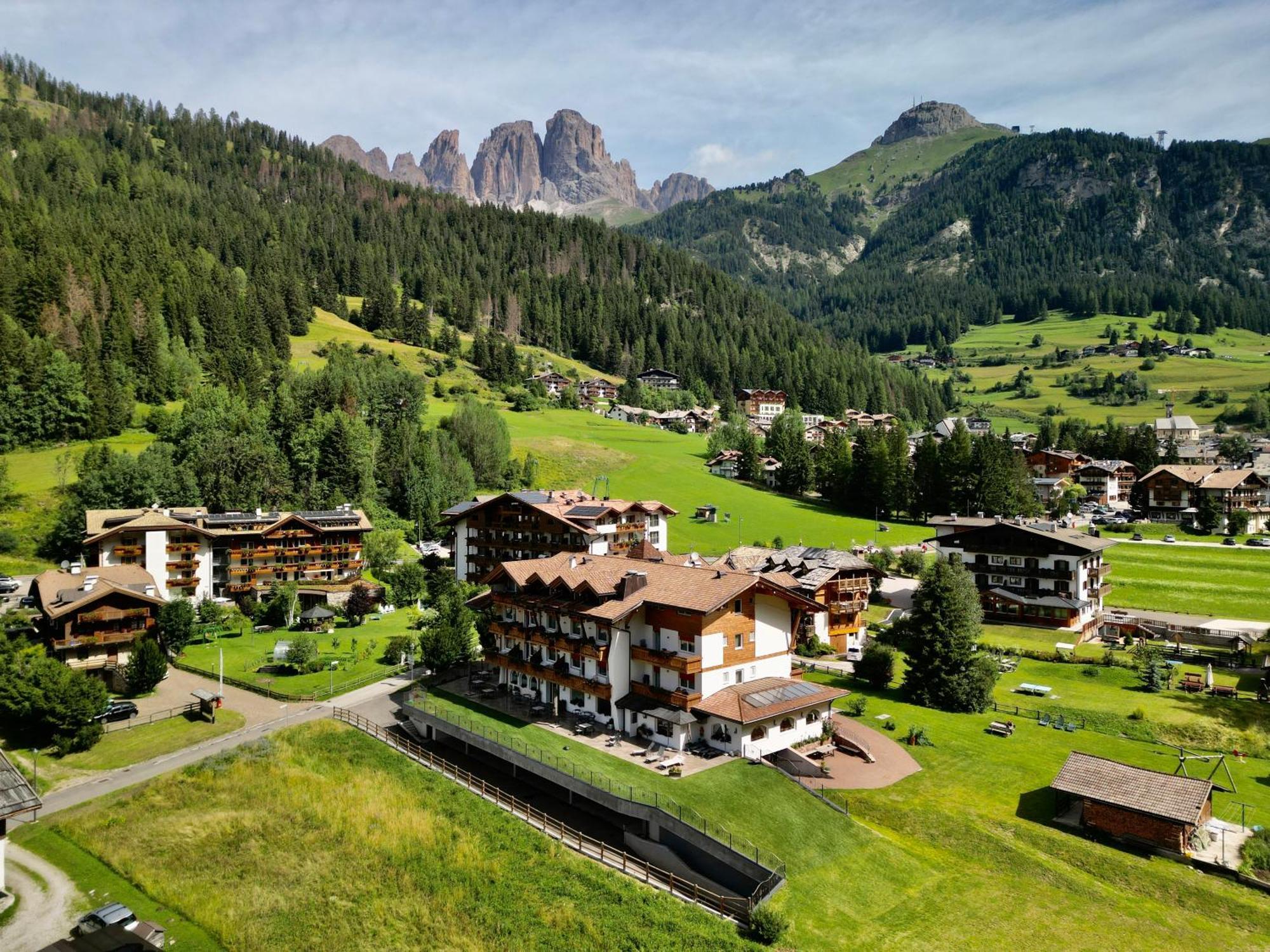 Alpenhotel Panorama Campitello di Fassa Kültér fotó