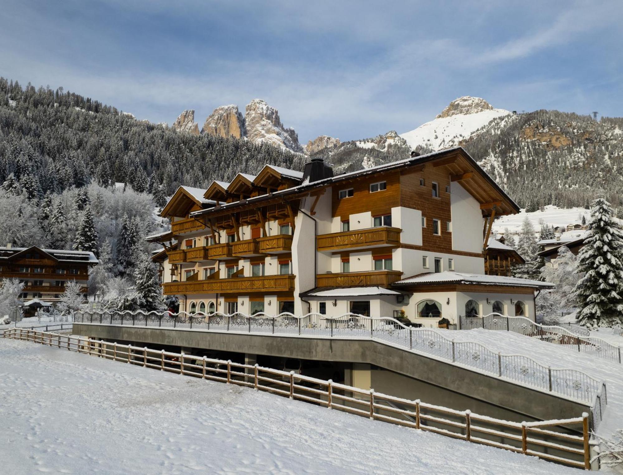 Alpenhotel Panorama Campitello di Fassa Kültér fotó